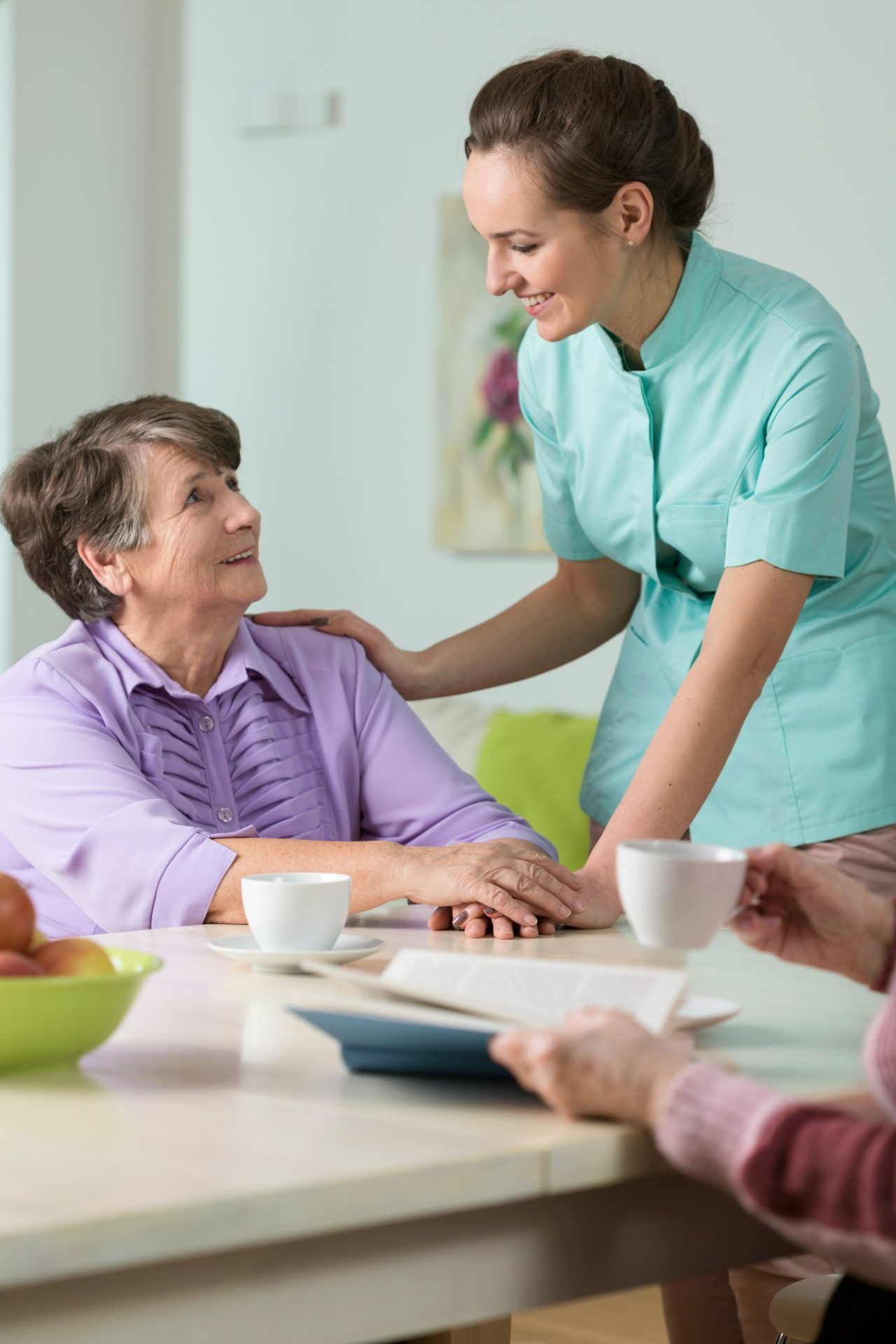 Caregiver providing senior personal care services at home in Richboro, PA